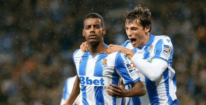 记者：帕夫洛维奇因轻伤而没有首发出战波黑